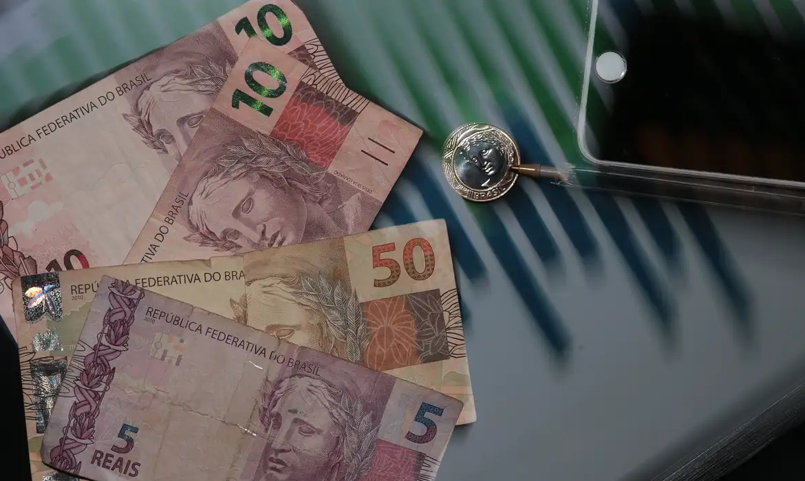 Imagem descritiva IRPF 2025: confira calendário de pagamento de restituições