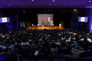 Imagem descritiva 9º Encontro de Economia e Negócios traz personalidades da área para troca de experiências com estudantes