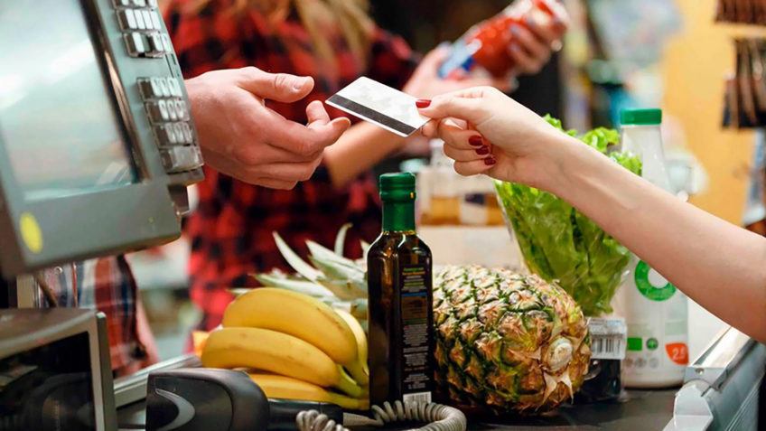 Imagem descritiva Mudar regras do vale-refeição afeta a economia local