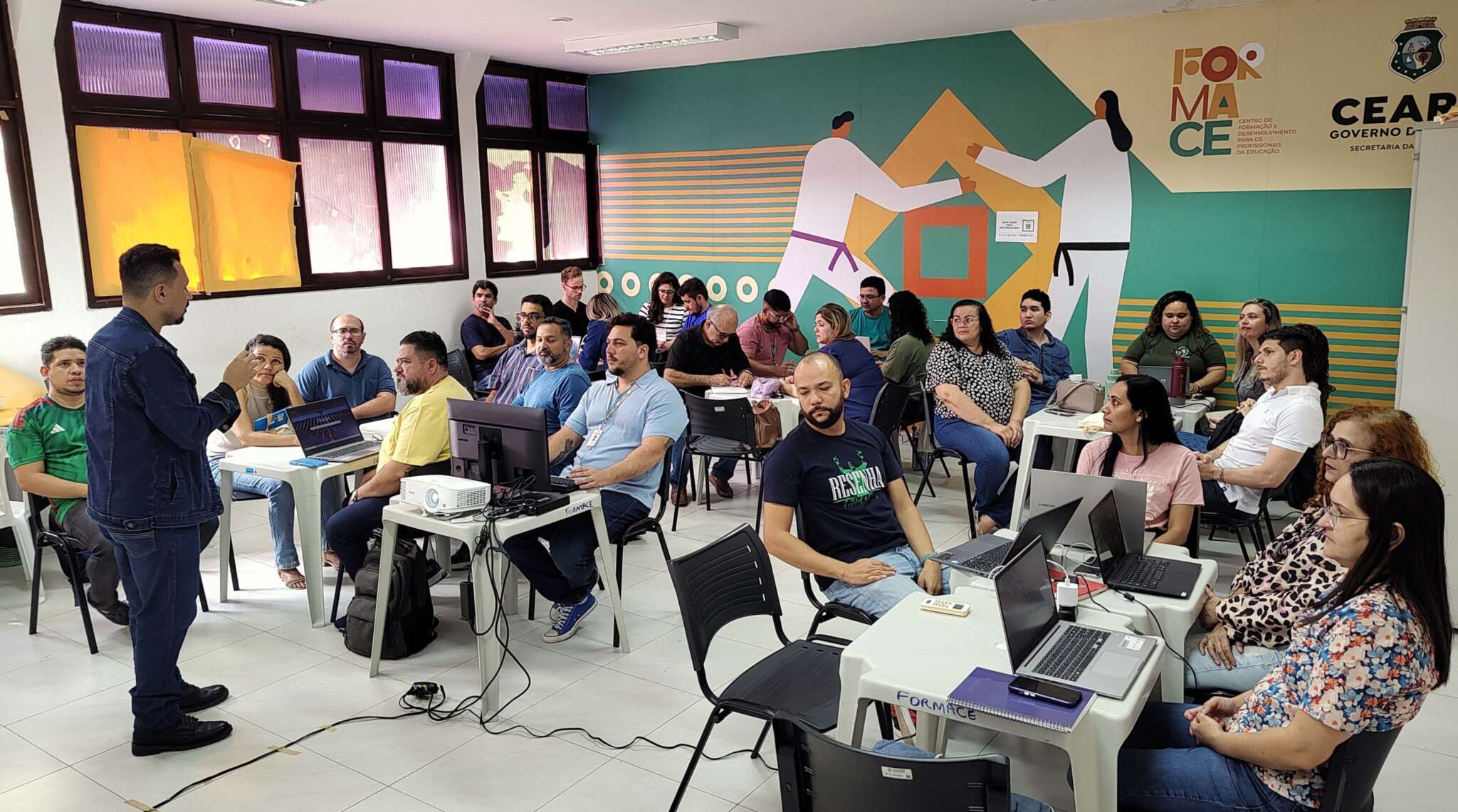 Imagem descritiva FormaCE promove curso “IA na Escola” para qualificar docentes em inteligência artificial
